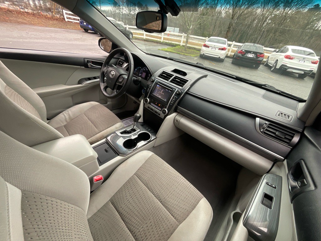 2013 Toyota Camry Image 18
