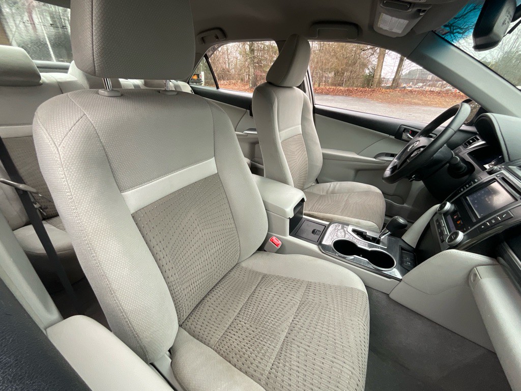 2013 Toyota Camry Image 19