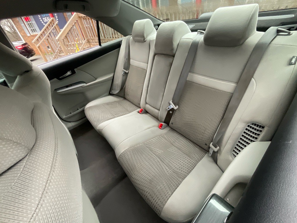 2013 Toyota Camry Image 28