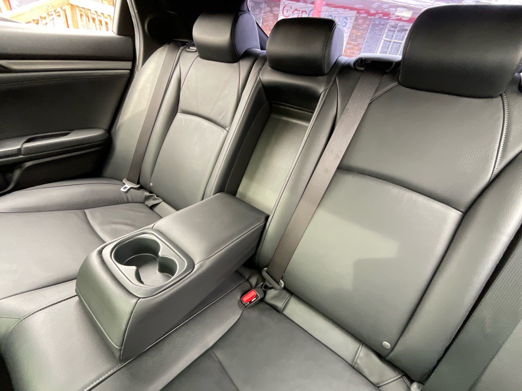 2018 Honda Civic Image 34