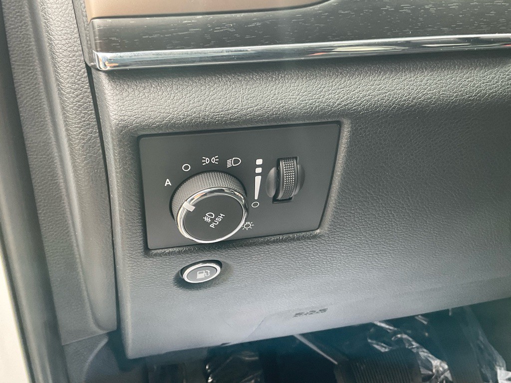 2016 Jeep Grand Cherokee Image 41