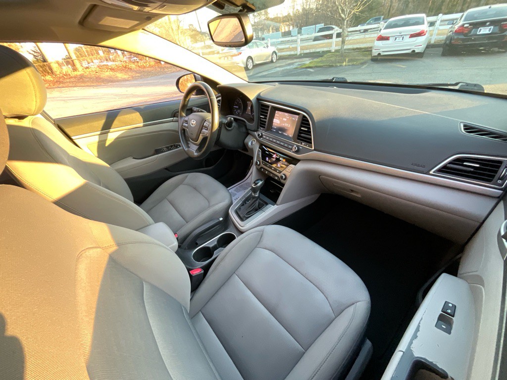2018 Hyundai Elantra Image 17