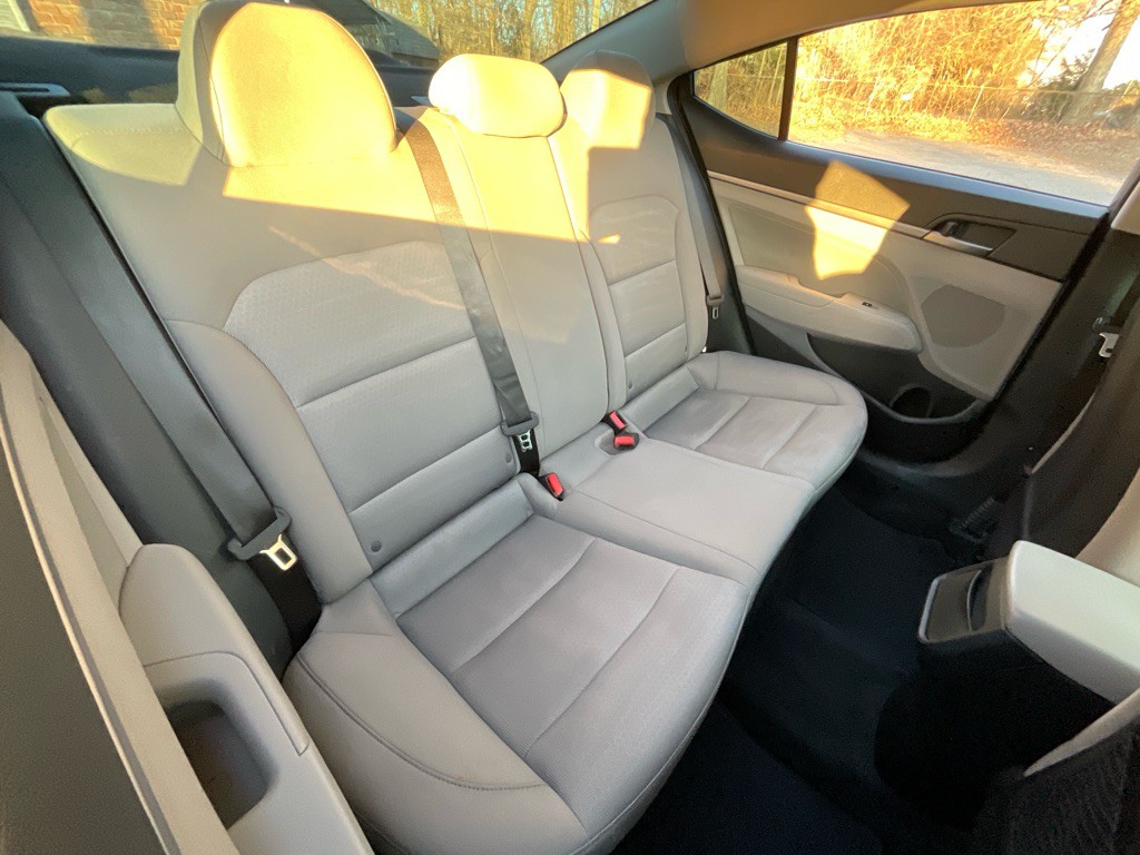 2018 Hyundai Elantra Image 32