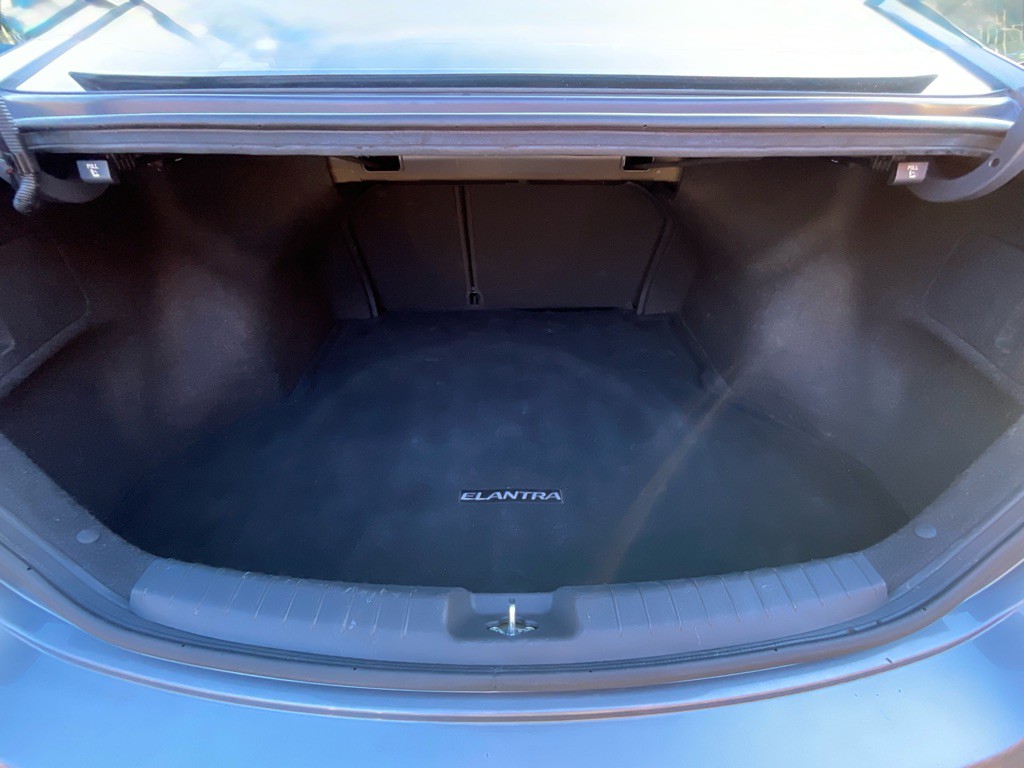 2018 Hyundai Elantra Image 35