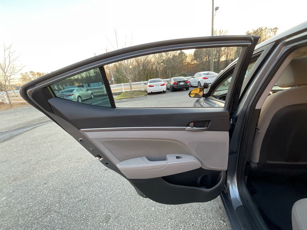 2018 Hyundai Elantra Image 38