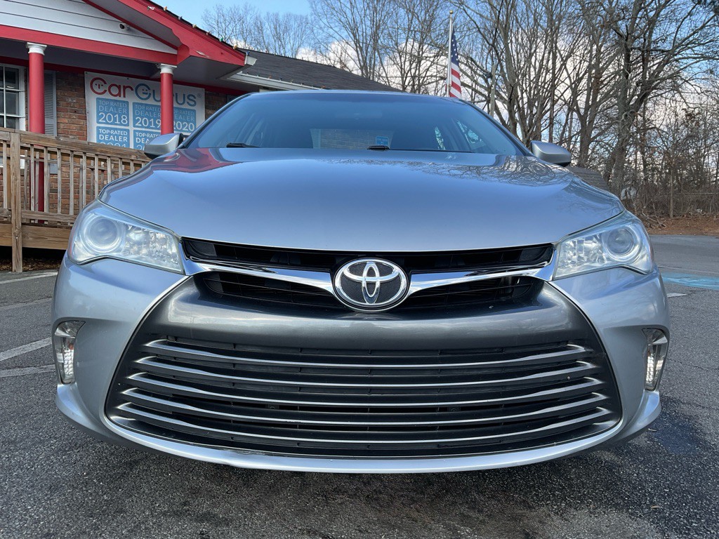 2017 Toyota Camry Image 2