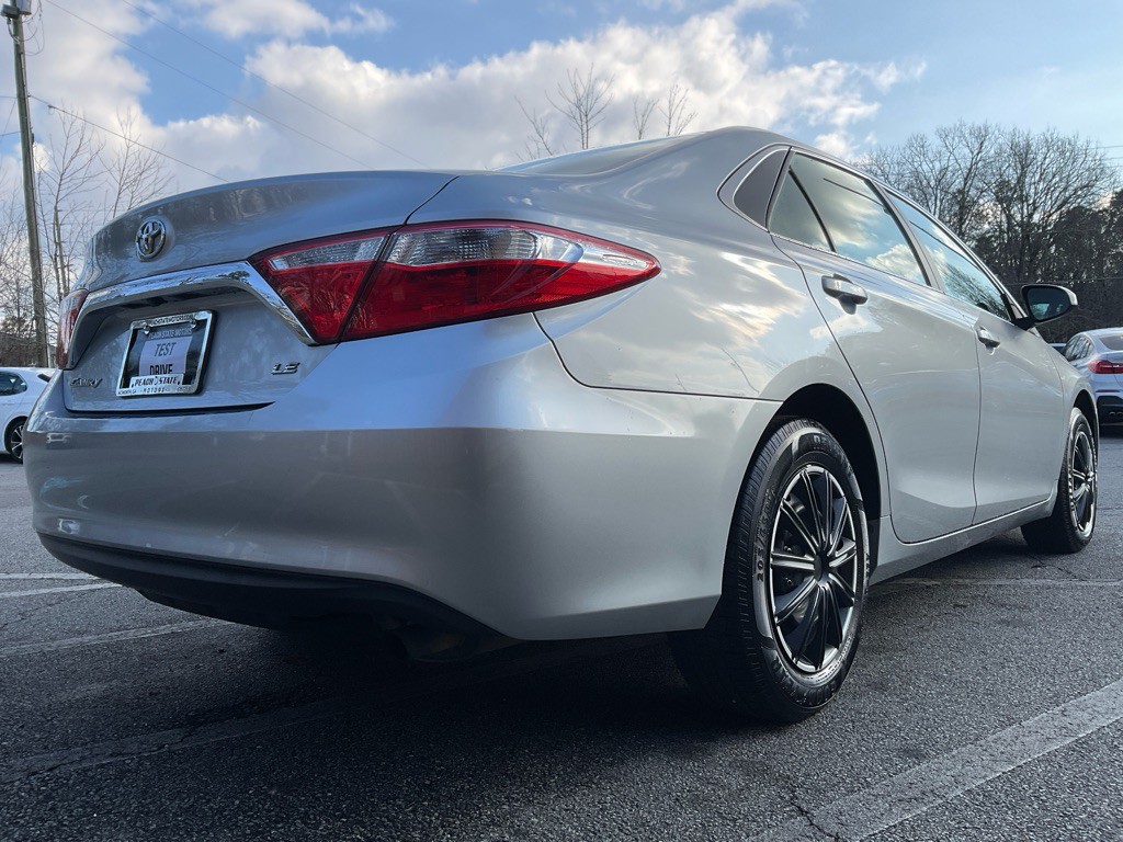 2017 Toyota Camry Image 5