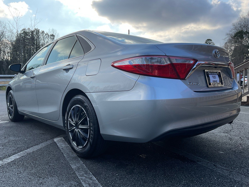 2017 Toyota Camry Image 7