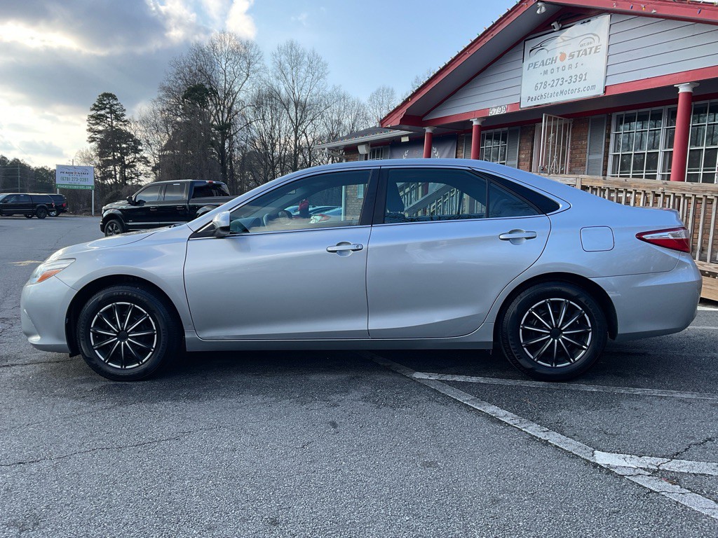 2017 Toyota Camry Image 8