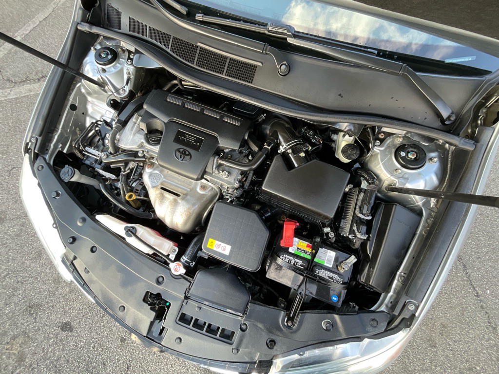 2017 Toyota Camry Image 10