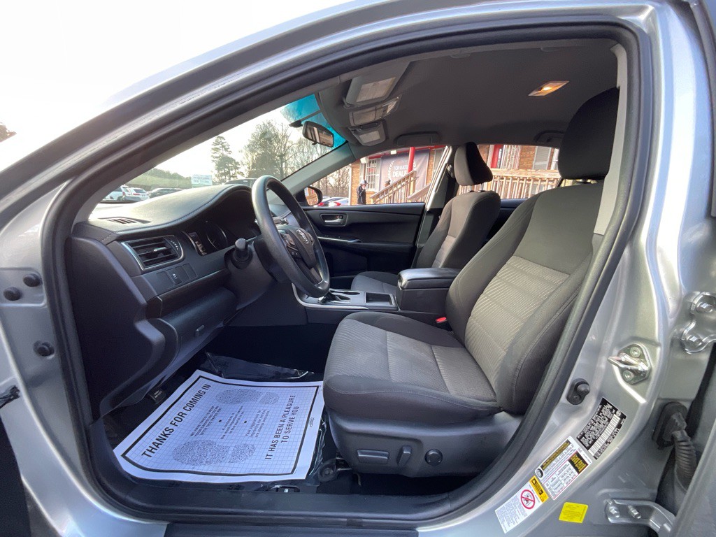 2017 Toyota Camry Image 11