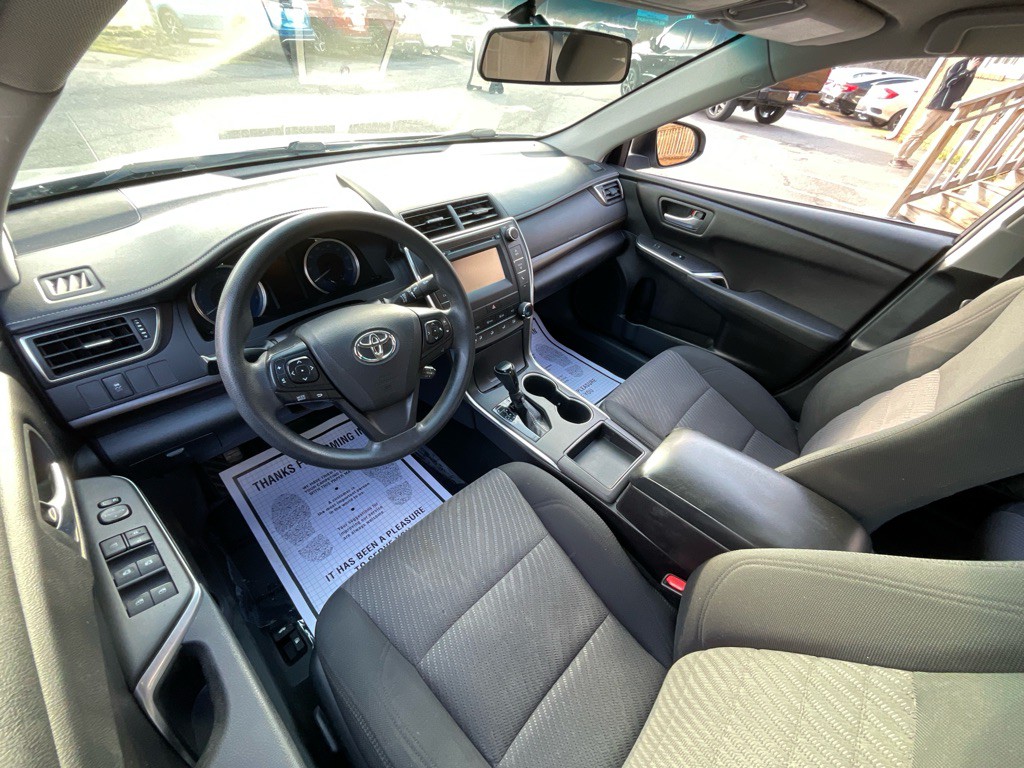 2017 Toyota Camry Image 12