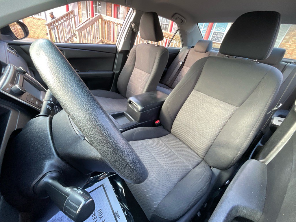 2017 Toyota Camry Image 13