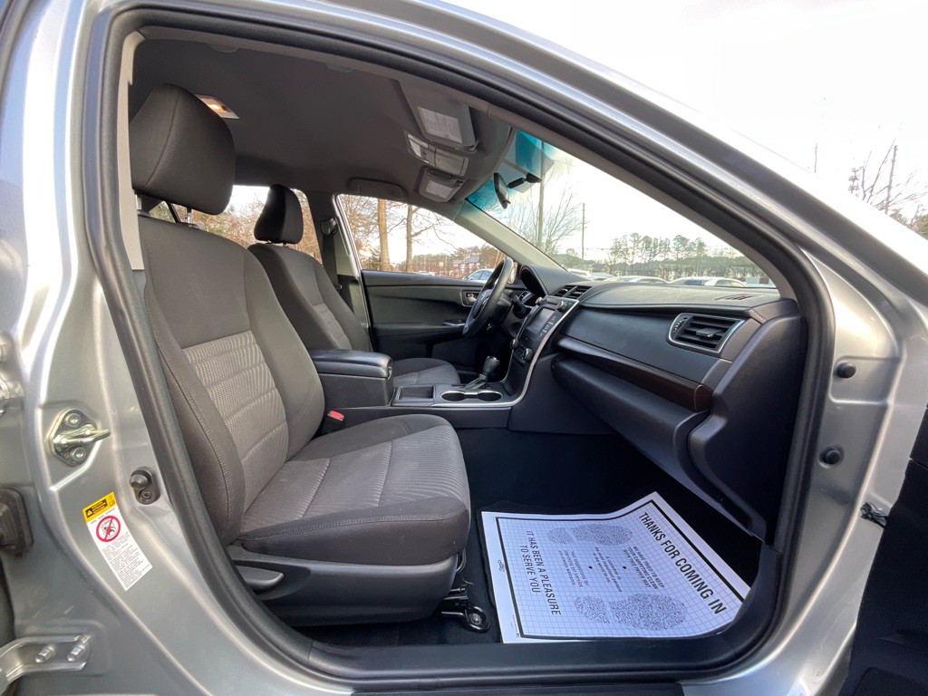 2017 Toyota Camry Image 14