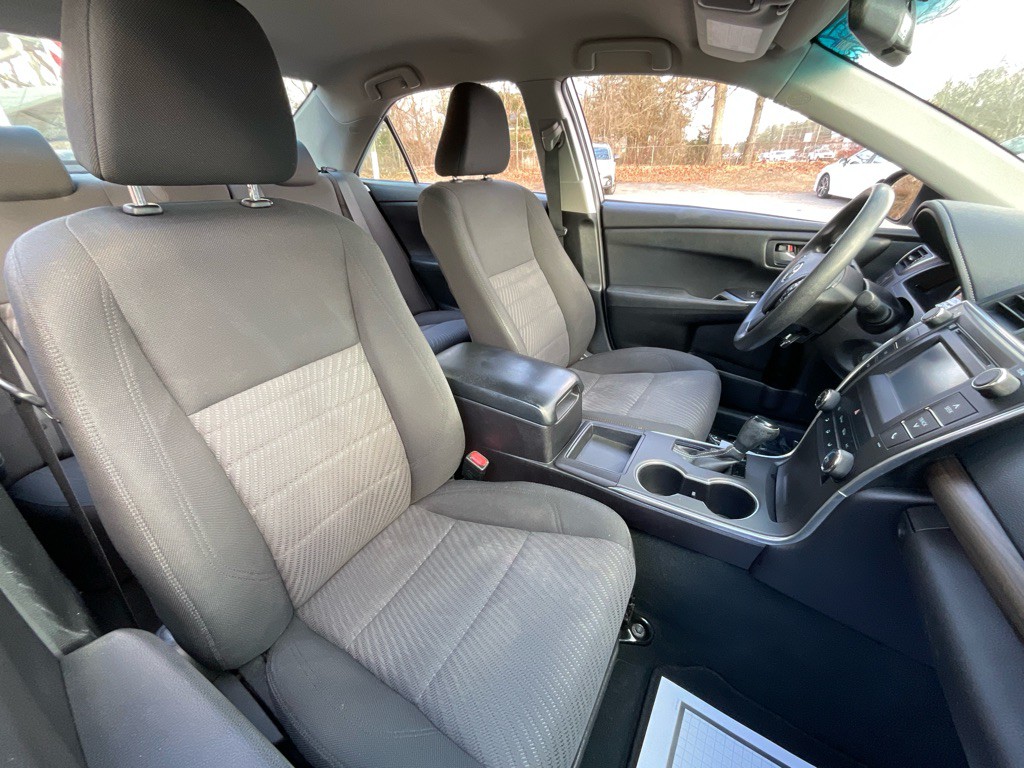 2017 Toyota Camry Image 16