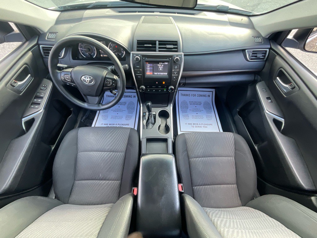 2017 Toyota Camry Image 18