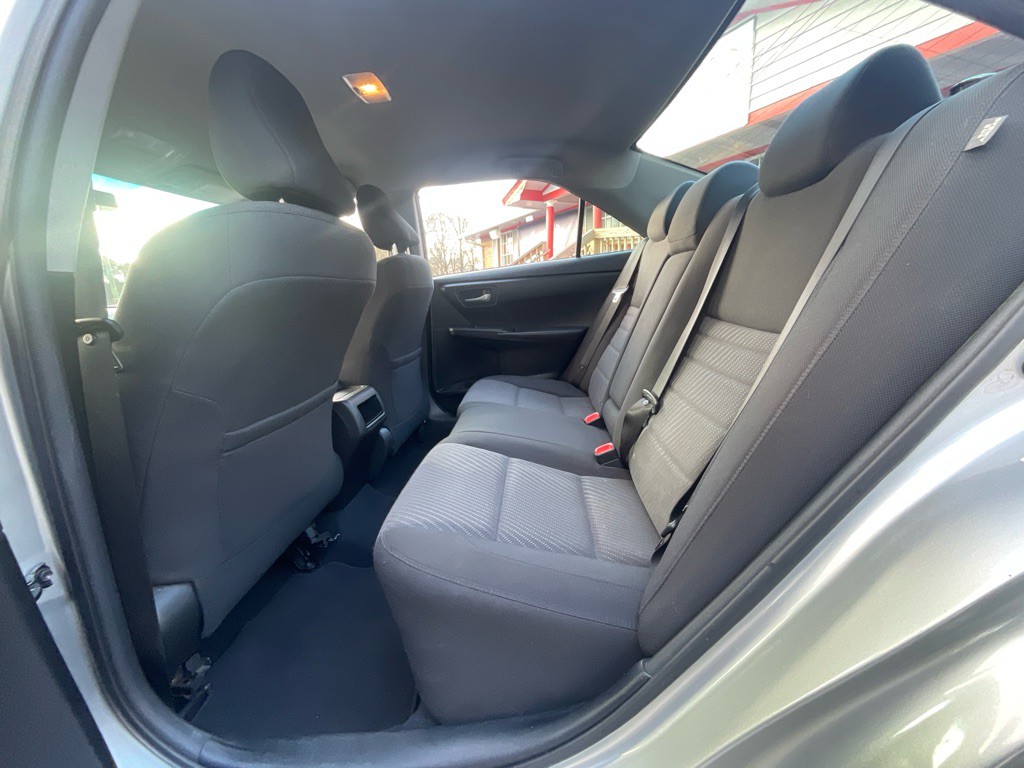 2017 Toyota Camry Image 22