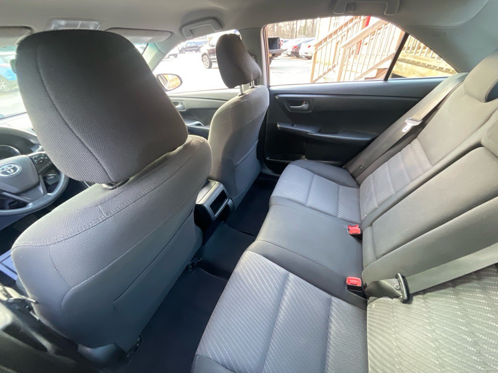 2017 Toyota Camry Image 23