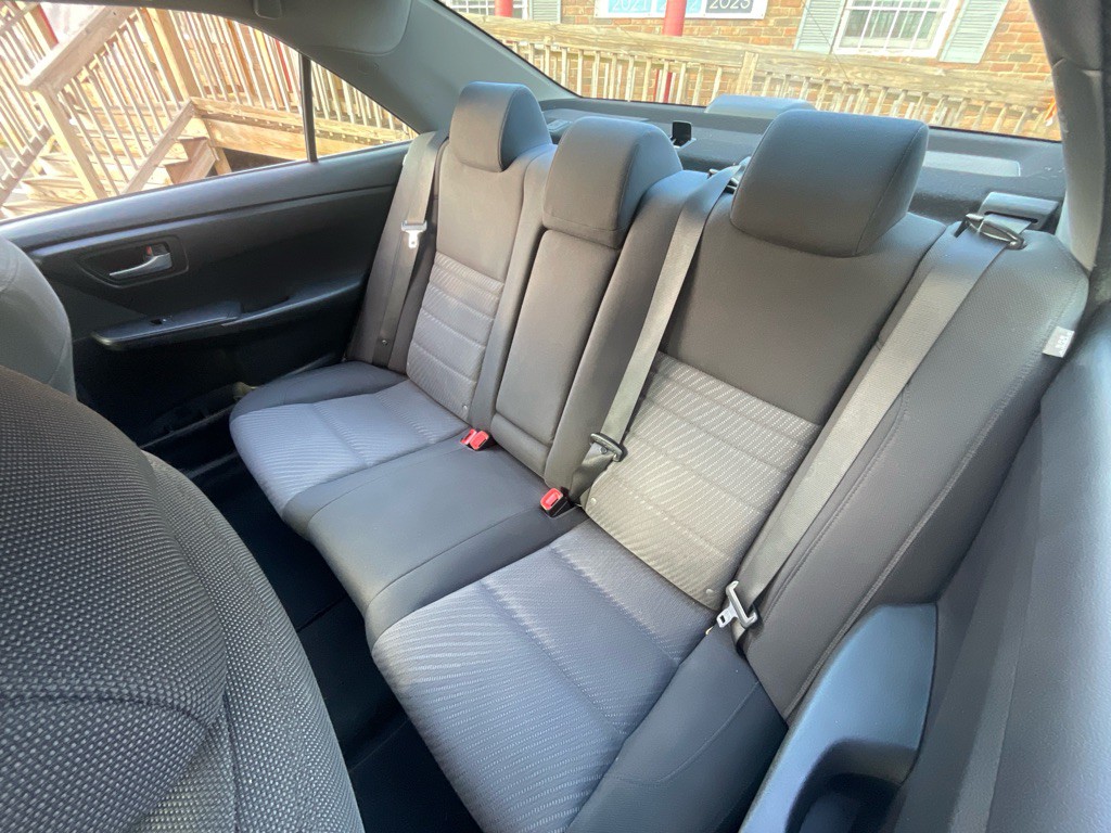 2017 Toyota Camry Image 24