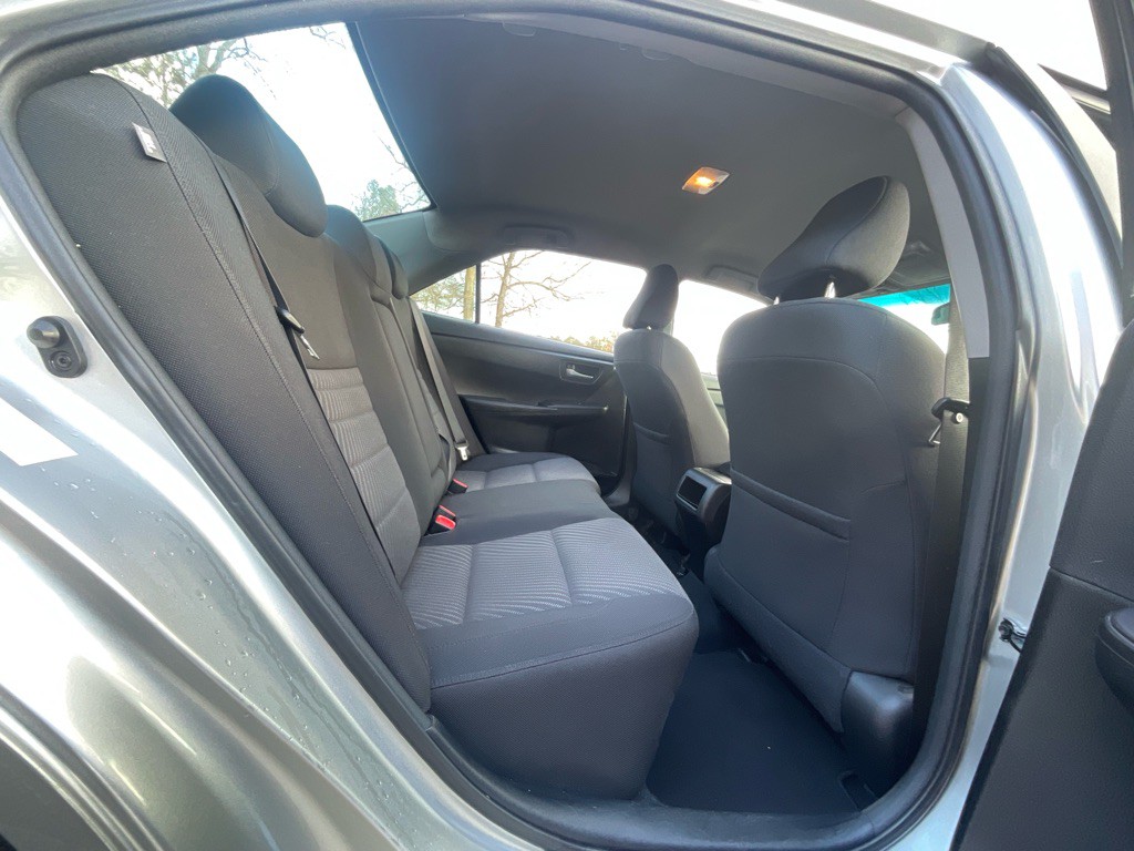 2017 Toyota Camry Image 25