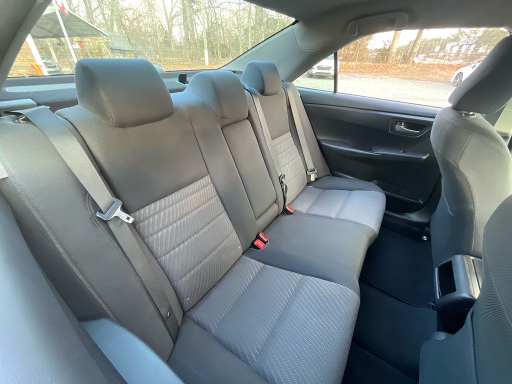 2017 Toyota Camry Image 27