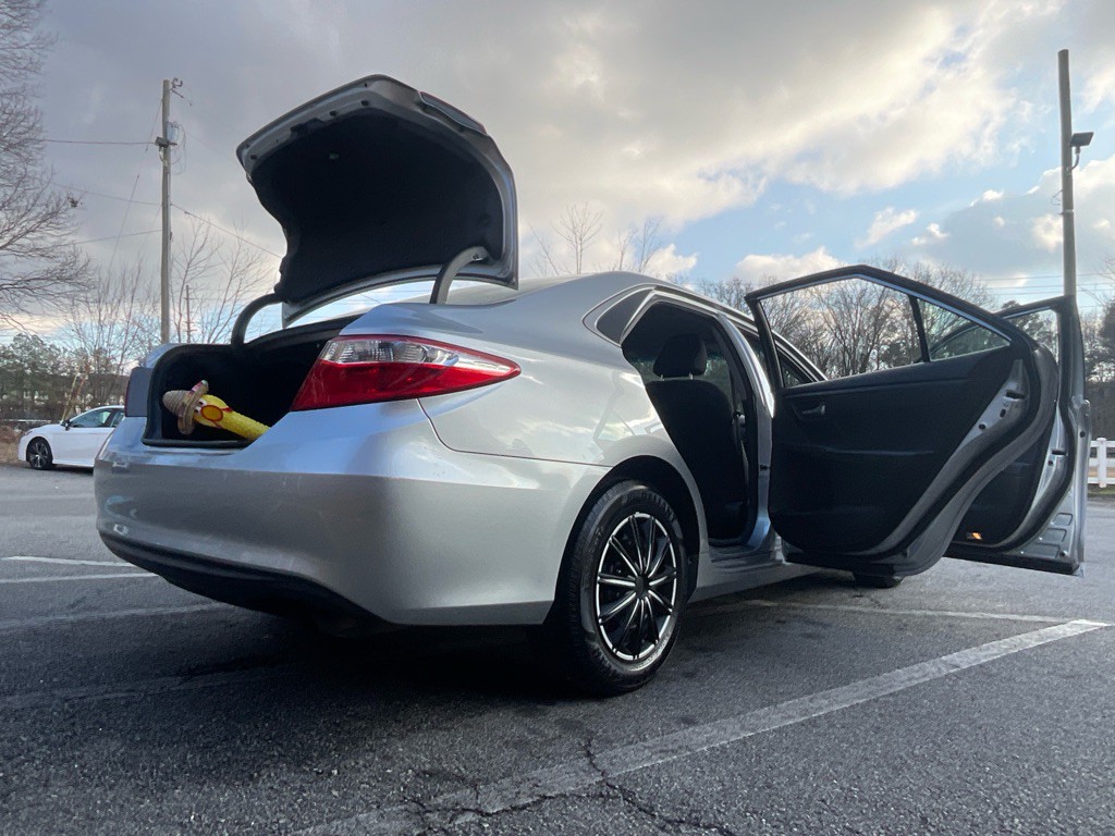 2017 Toyota Camry Image 29