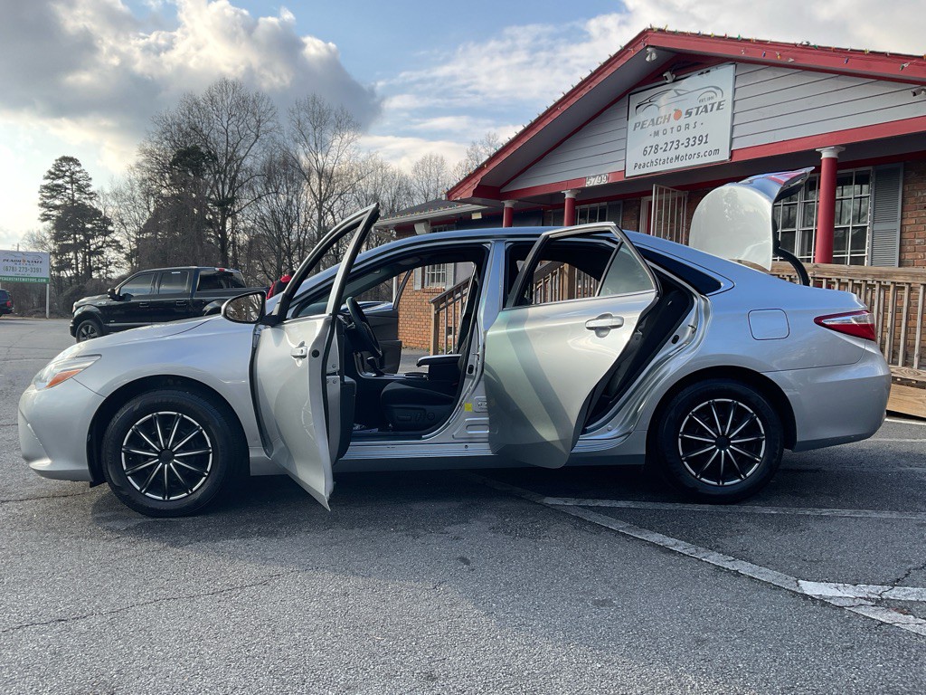 2017 Toyota Camry Image 30