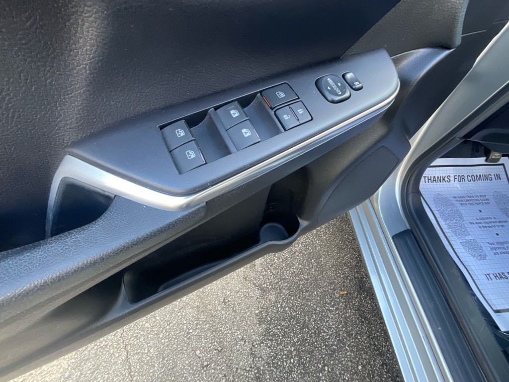 2017 Toyota Camry Image 33