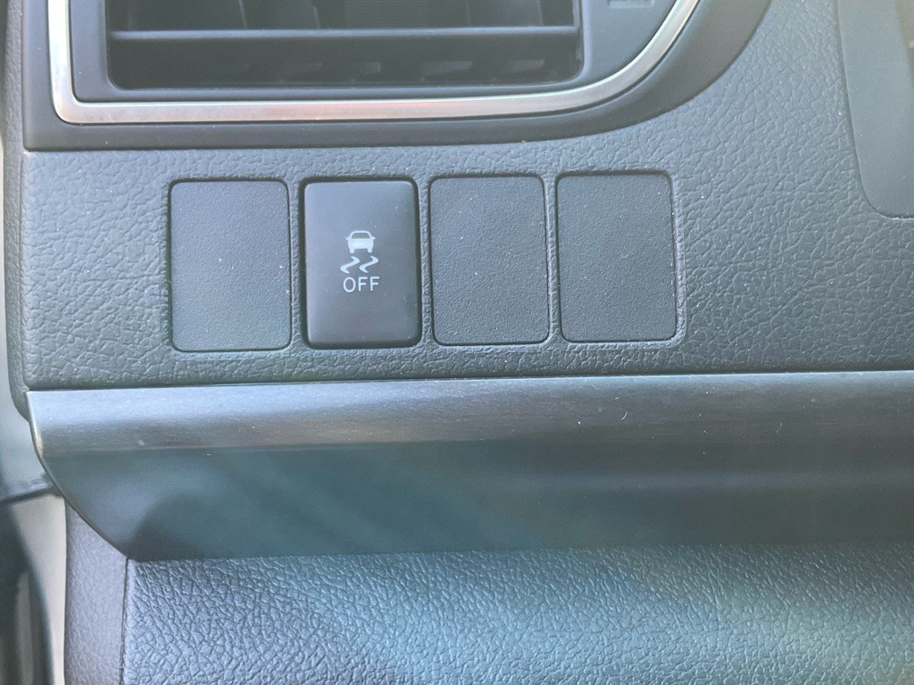 2017 Toyota Camry Image 34