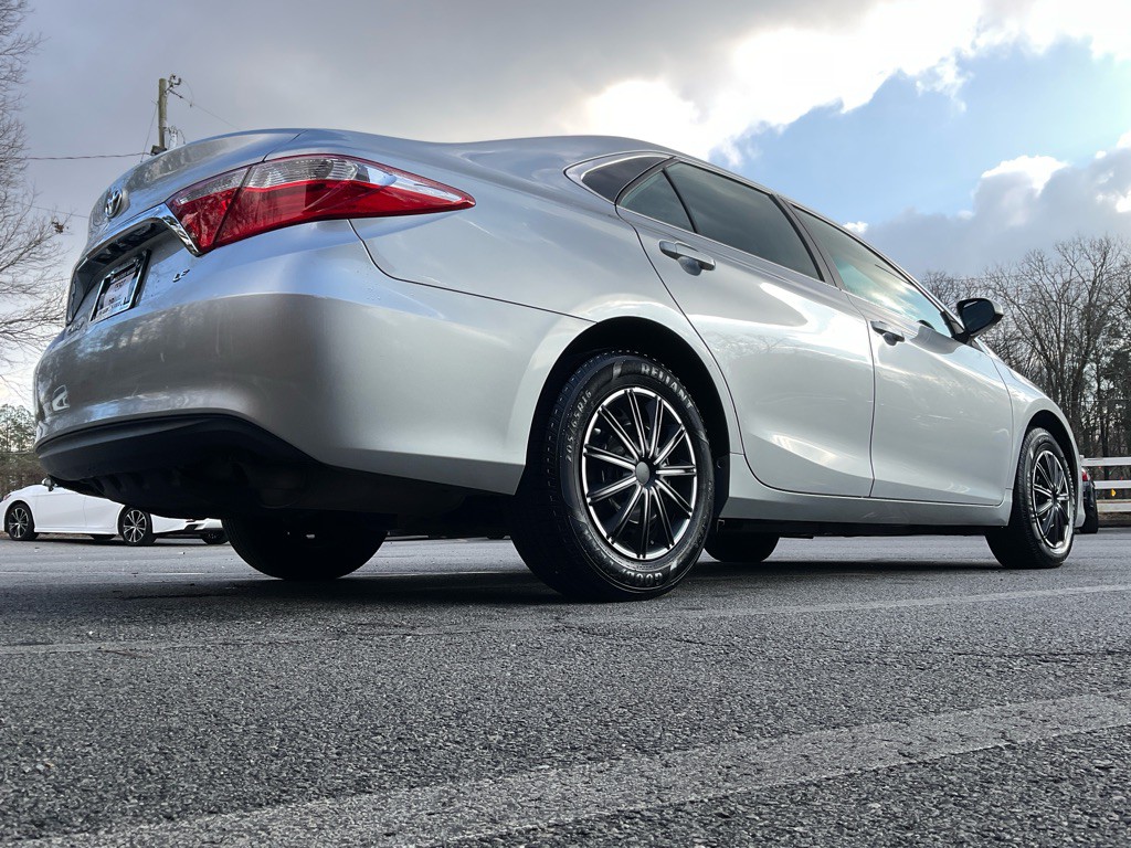 2017 Toyota Camry Image 39