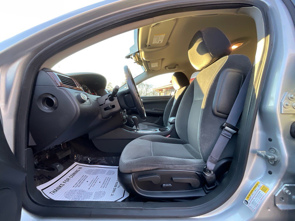 2011 Chevrolet Impala Image 14