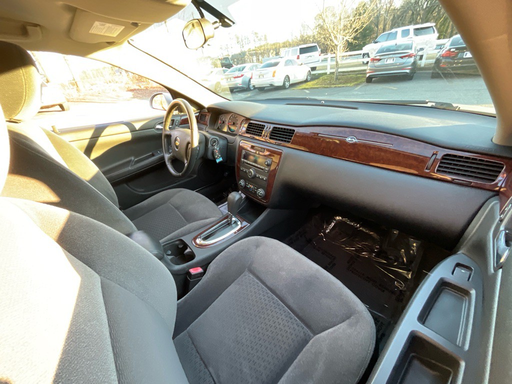 2011 Chevrolet Impala Image 18
