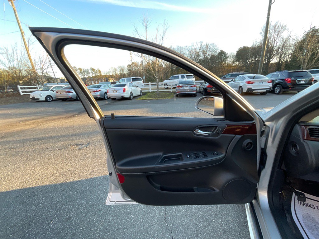 2011 Chevrolet Impala Image 34