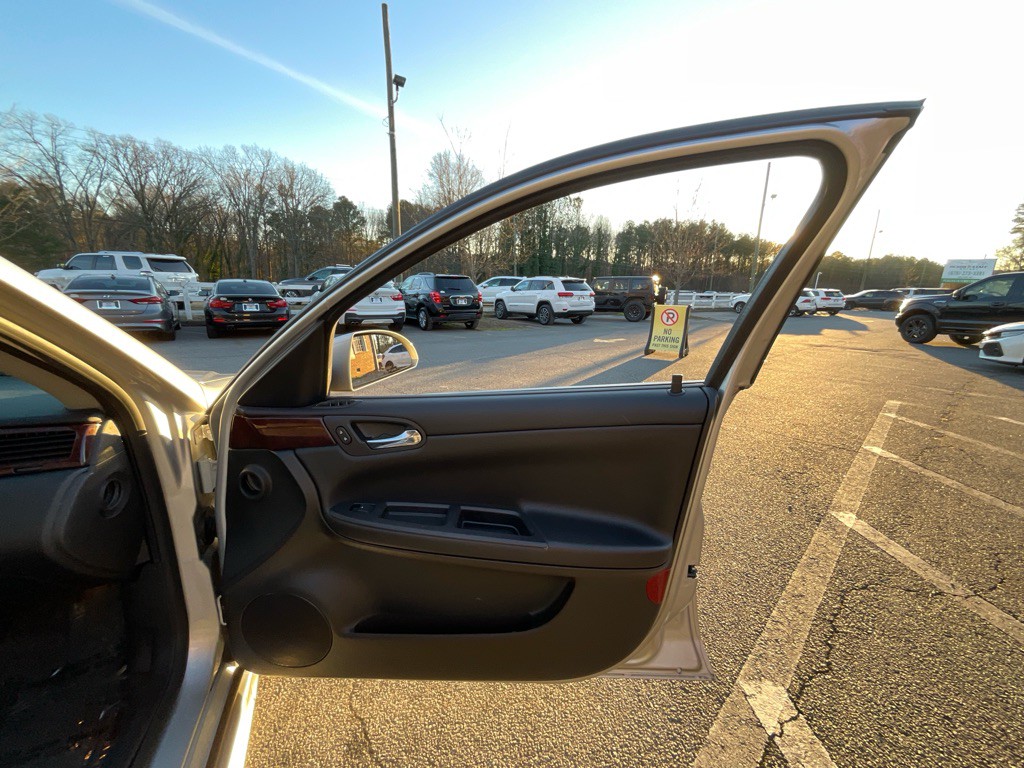 2011 Chevrolet Impala Image 38