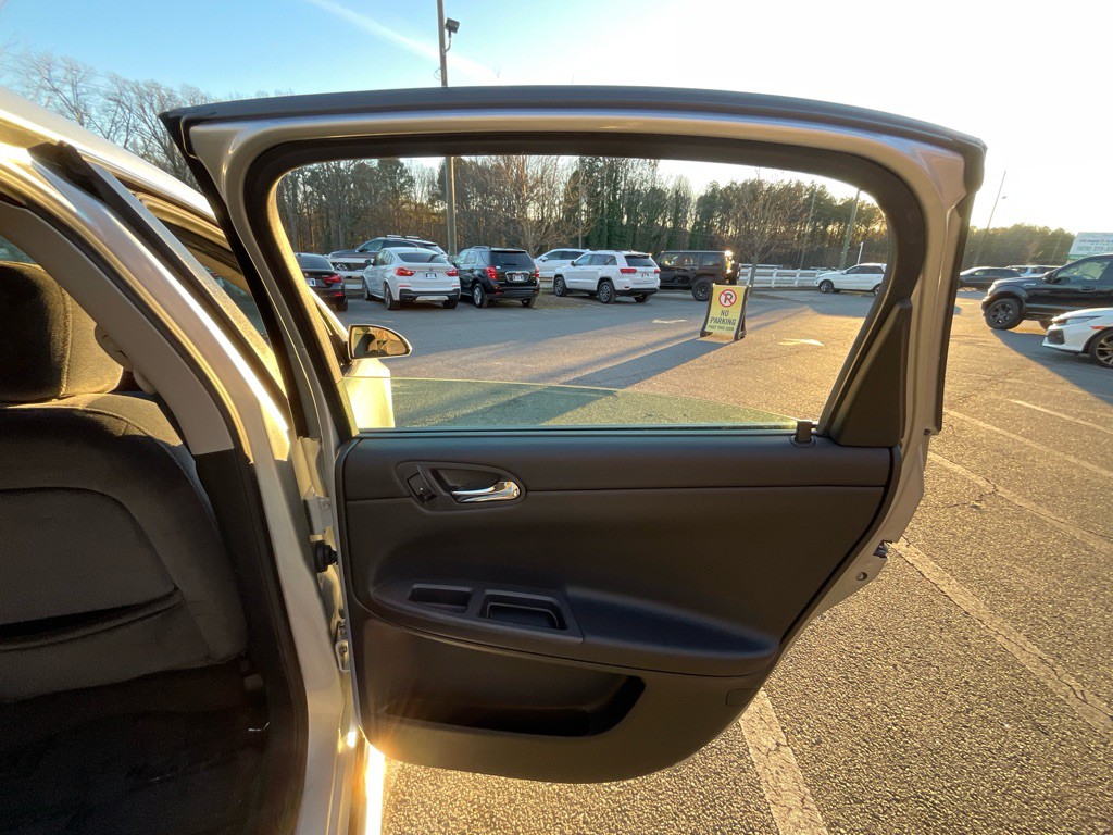 2011 Chevrolet Impala Image 39