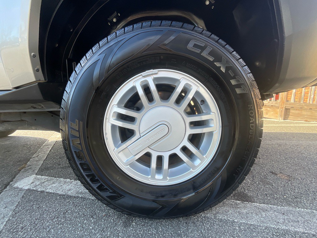 2008 HUMMER H3 Image 12