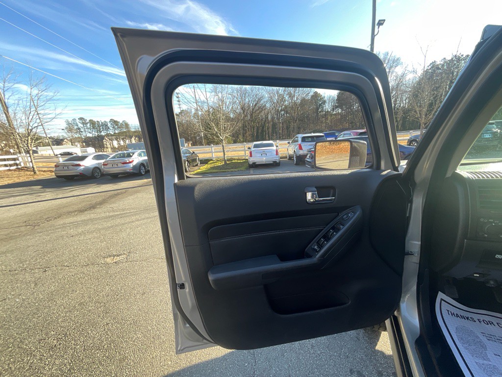 2008 HUMMER H3 Image 37