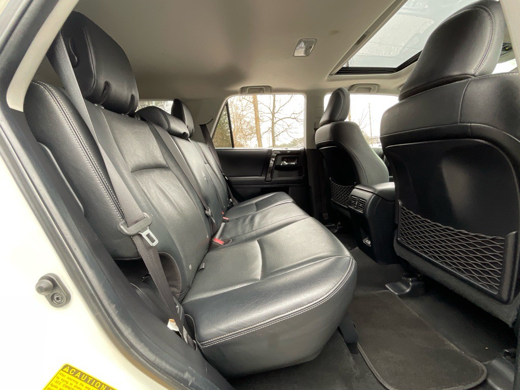 2020 Toyota 4Runner Image 32