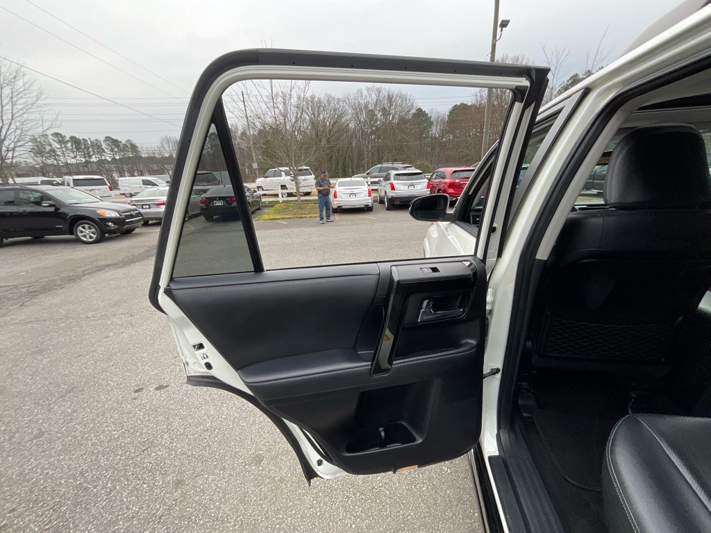 2020 Toyota 4Runner Image 44