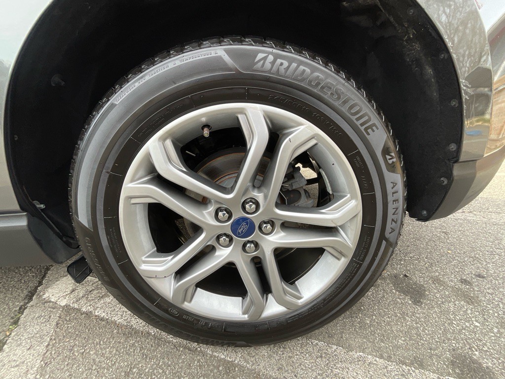 2016 Ford Edge Image 12