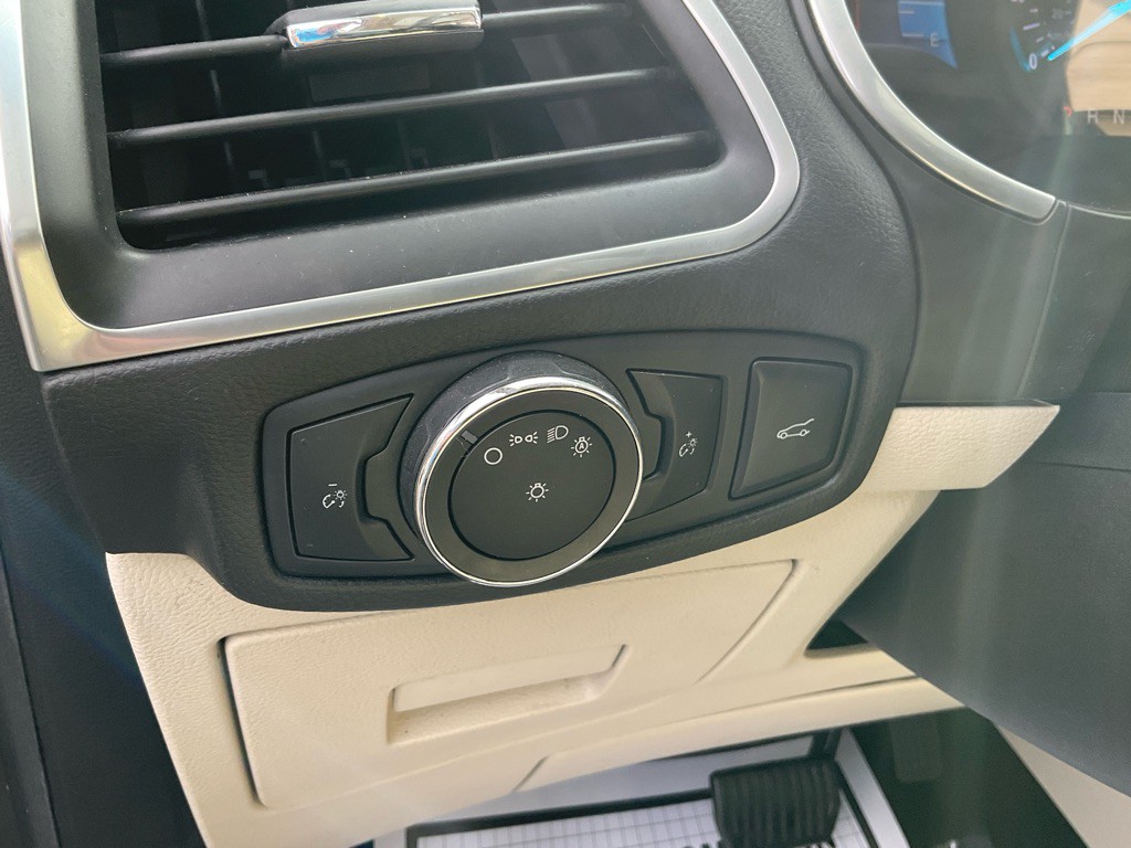 2016 Ford Edge Image 43