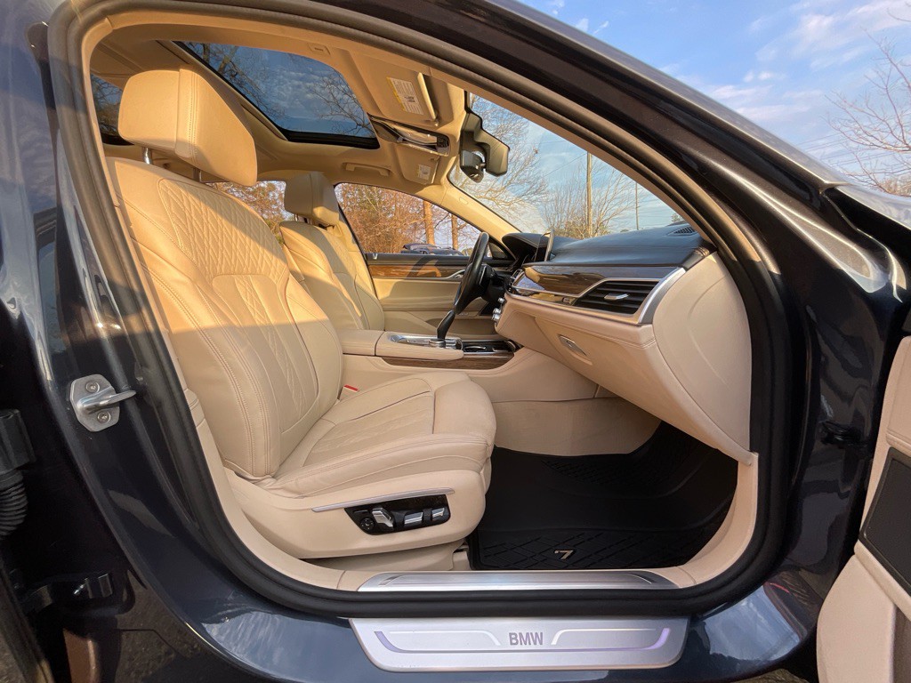 2016 BMW 7 Series Image 16