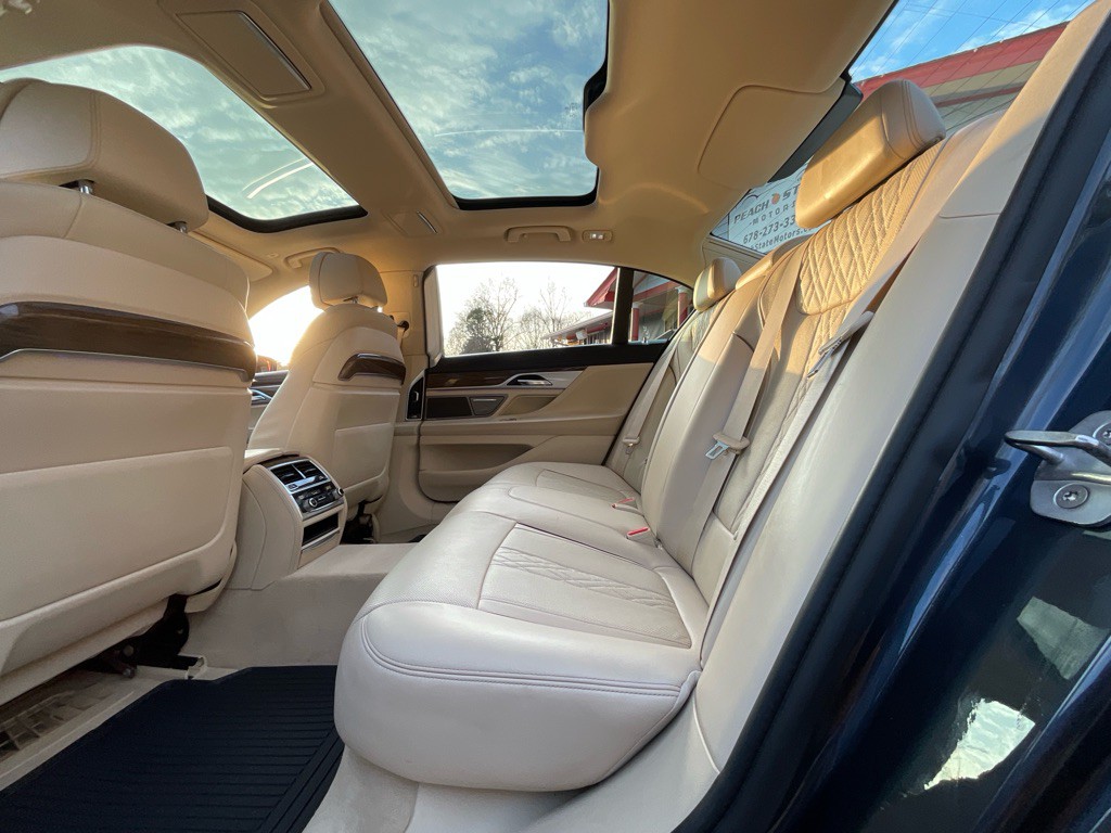 2016 BMW 7 Series Image 28