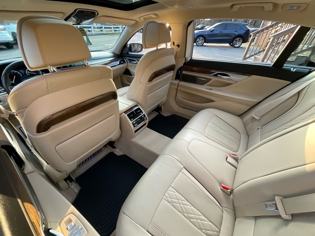 2016 BMW 7 Series Image 29