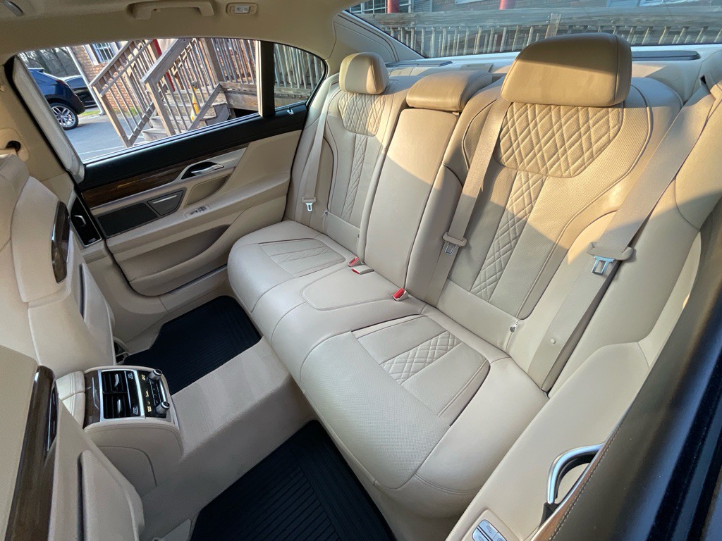 2016 BMW 7 Series Image 30