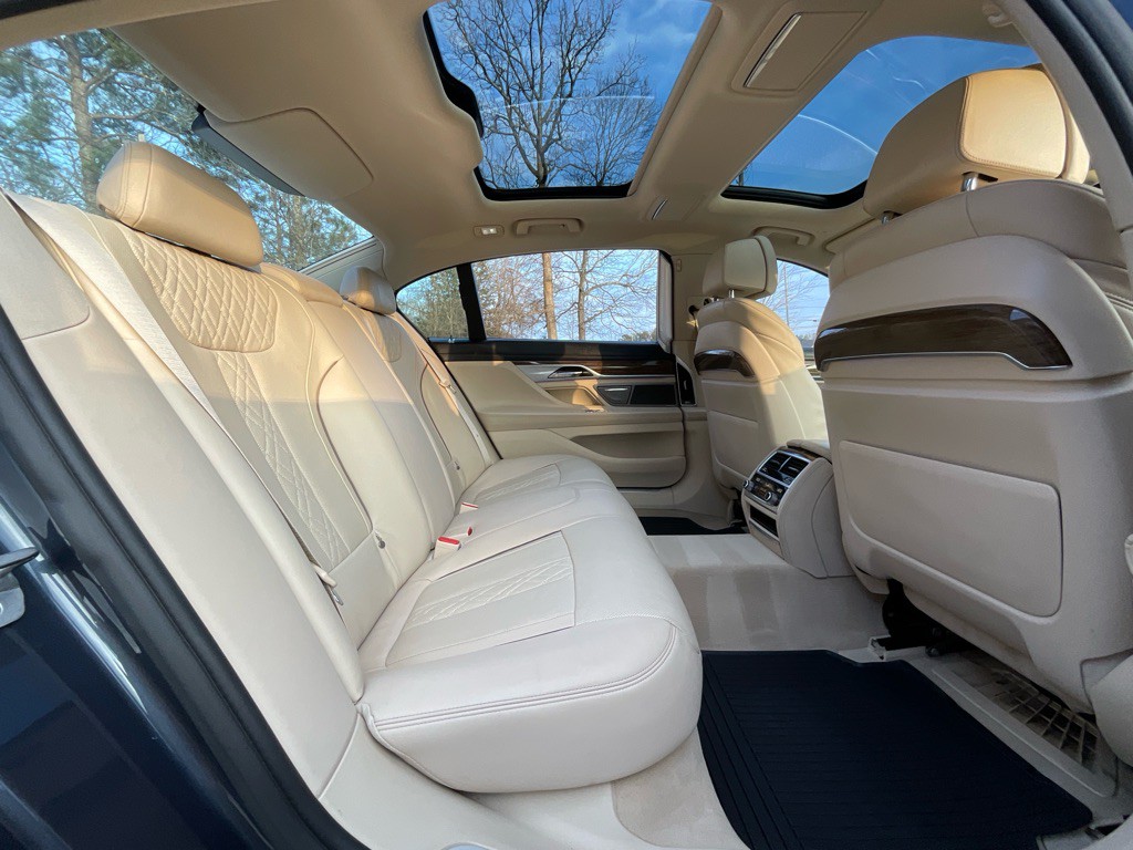 2016 BMW 7 Series Image 31