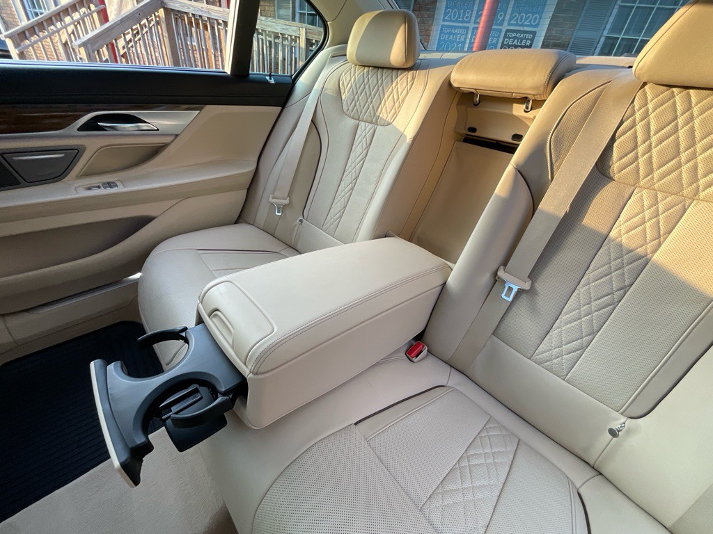 2016 BMW 7 Series Image 34