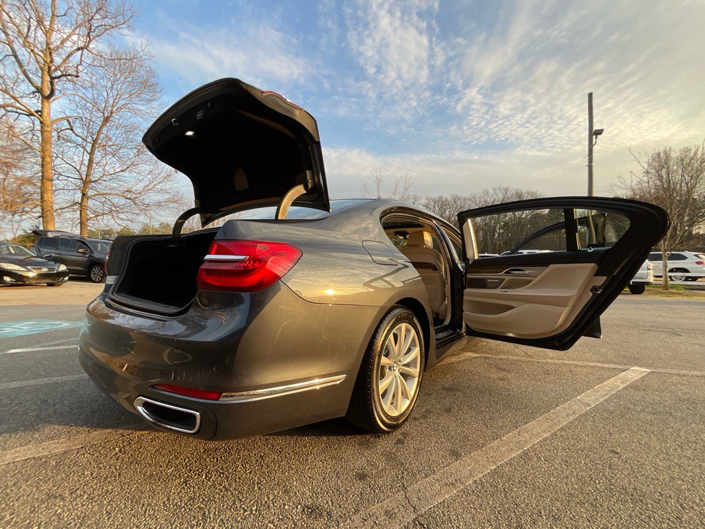 2016 BMW 7 Series Image 36