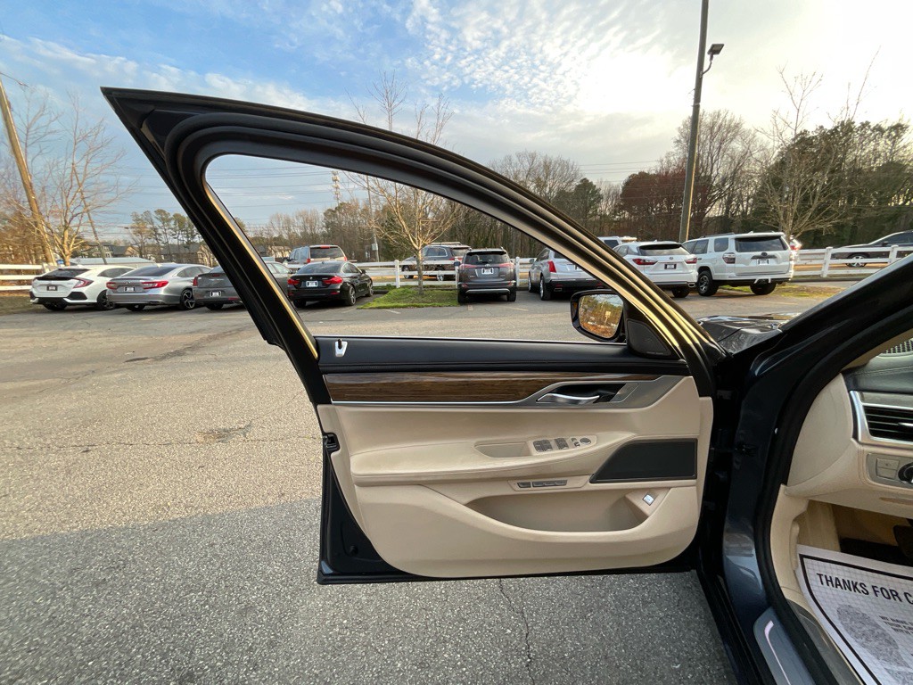 2016 BMW 7 Series Image 40