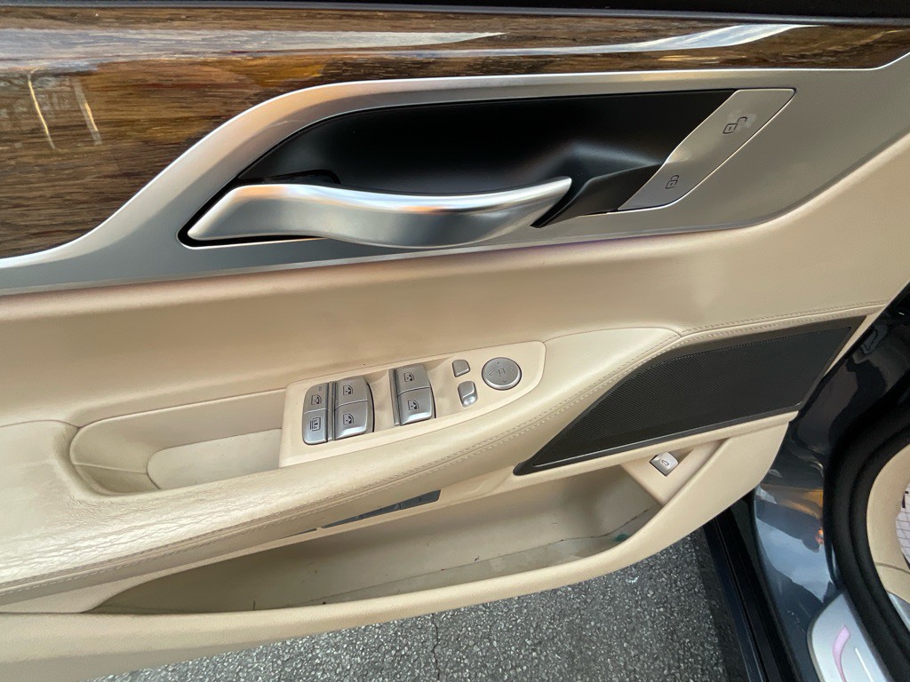 2016 BMW 7 Series Image 41